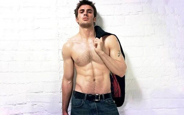 ペニスが大きくなったセクシーな男性