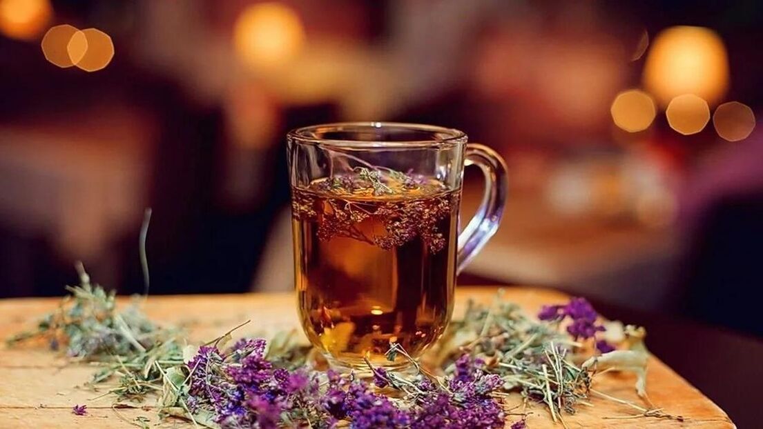 治癒のヤナギ草茶の煎じ薬は炎症から人を守ります