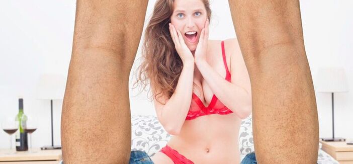 男性のペニスの増大に驚く女性の写真2